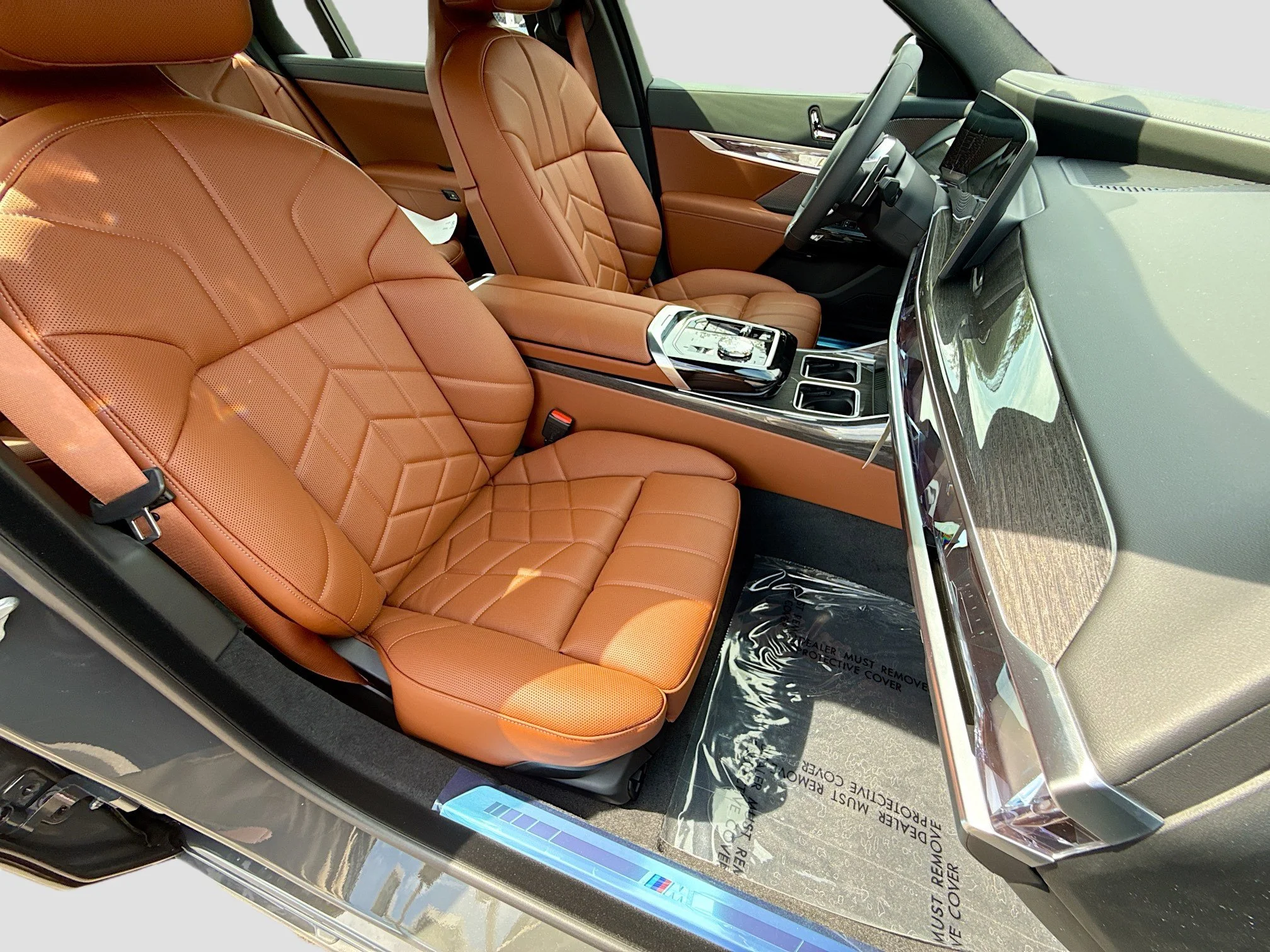 New 2026 Dravit Grey Metallic BMW 750e xDrive image 15