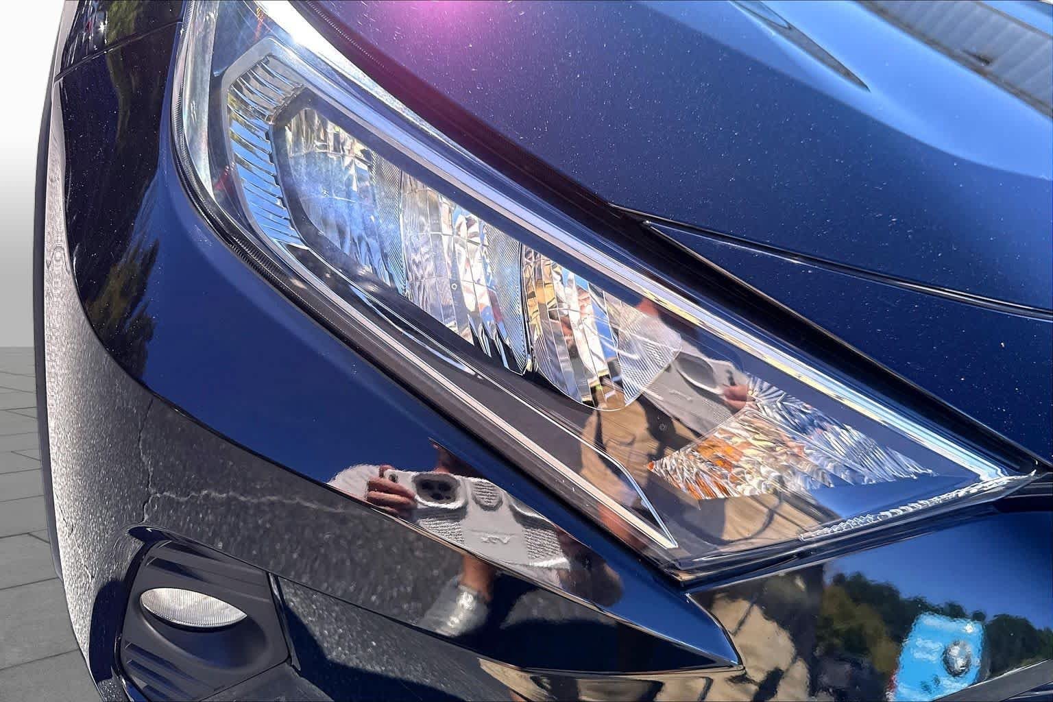Used 2019 Midnight Black Metallic Toyota XLE Premium image 28
