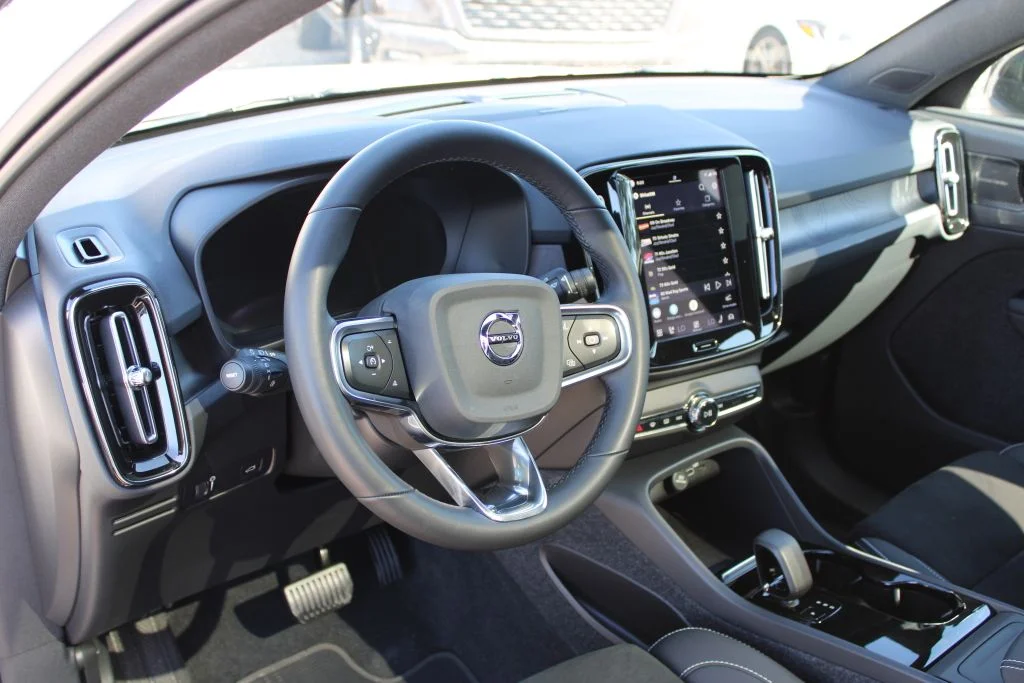 Used 2022 White Volvo Ultimate image 28