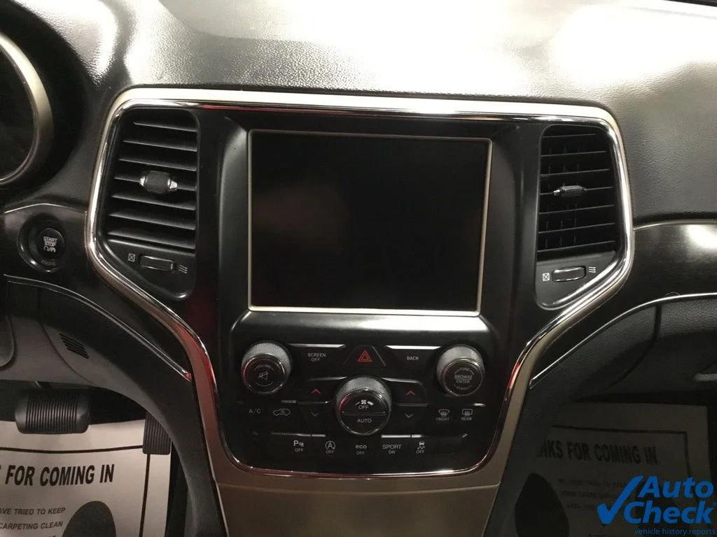 Used 2016 Silver Jeep Limited image 51
