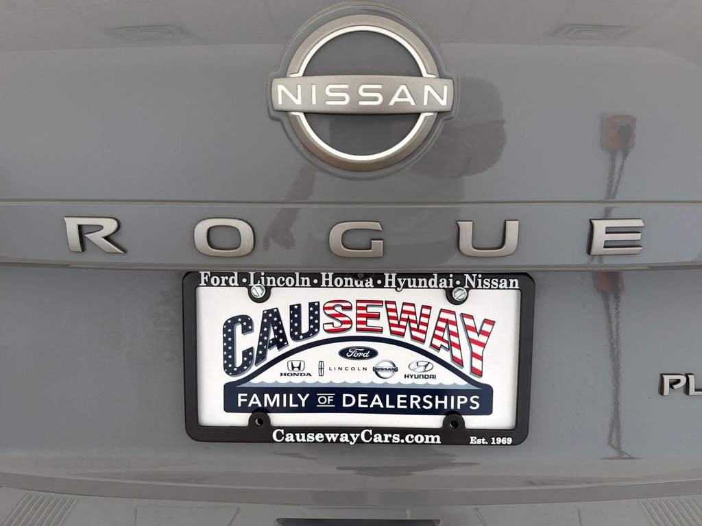 Used 2025 Gray Nissan Platinum image 39