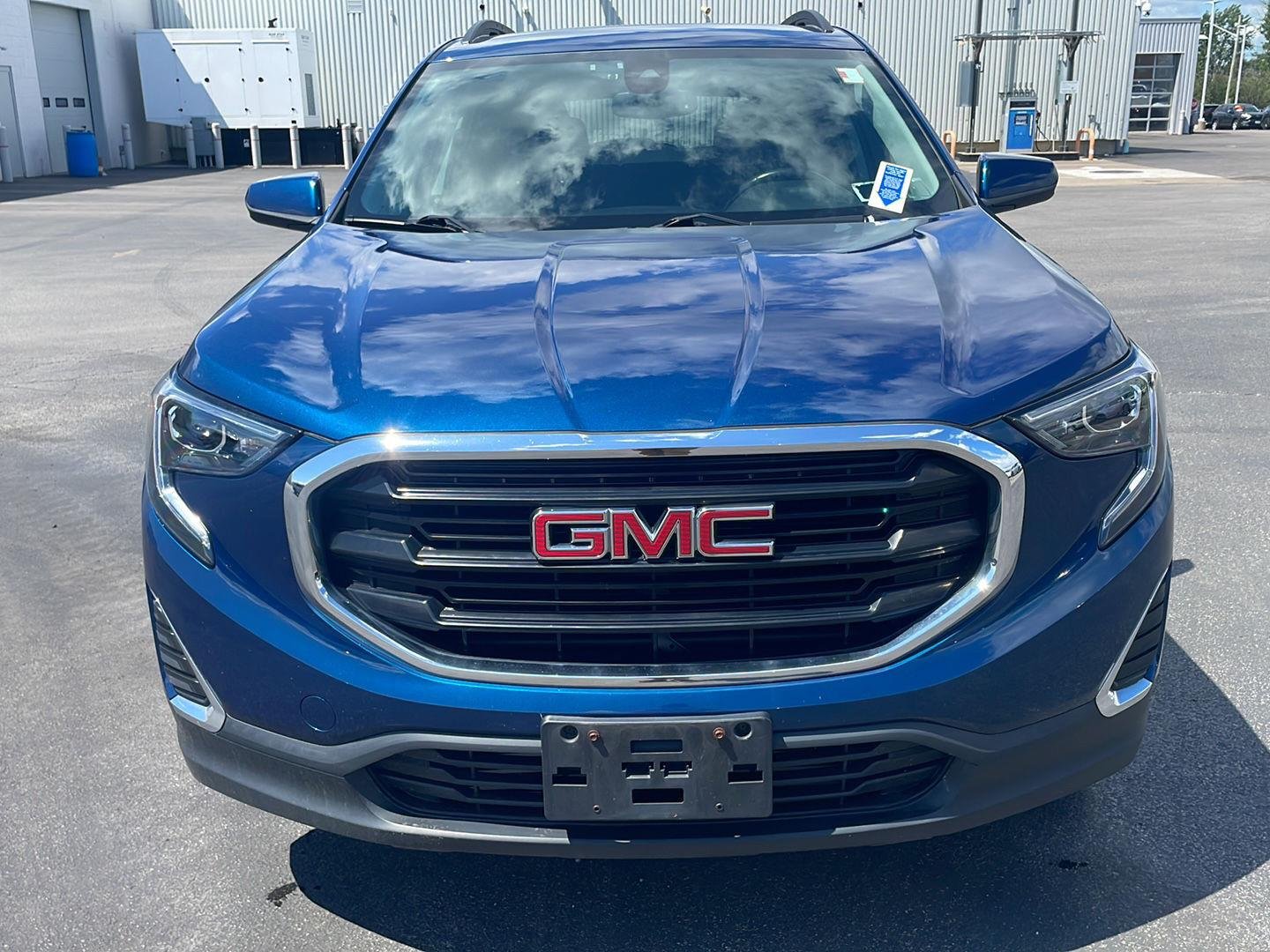 Used 2021 Blue Emerald Metallic GMC SLE image 6
