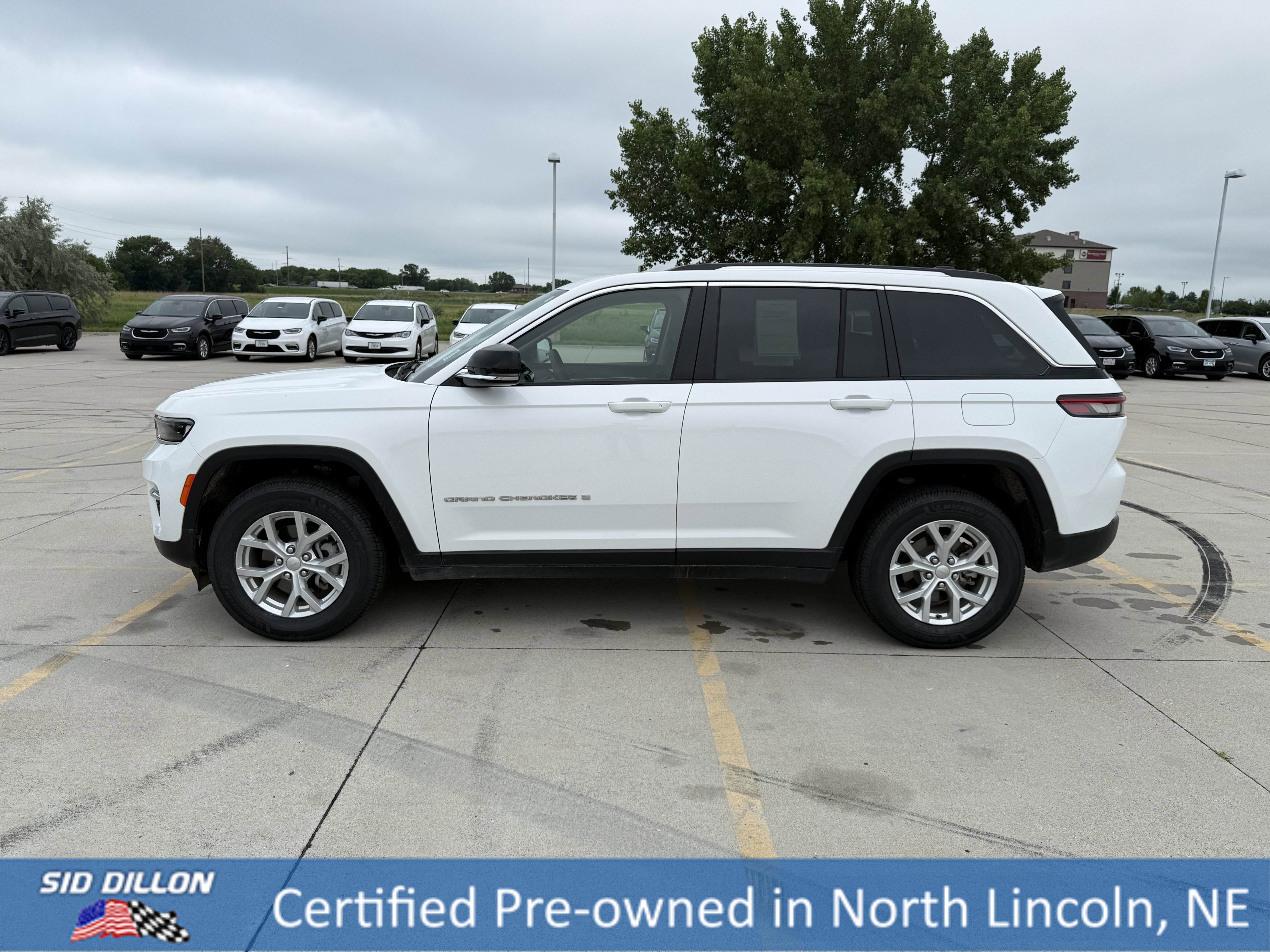 Used 2023 Bright White Clearcoat Jeep Limited image 2