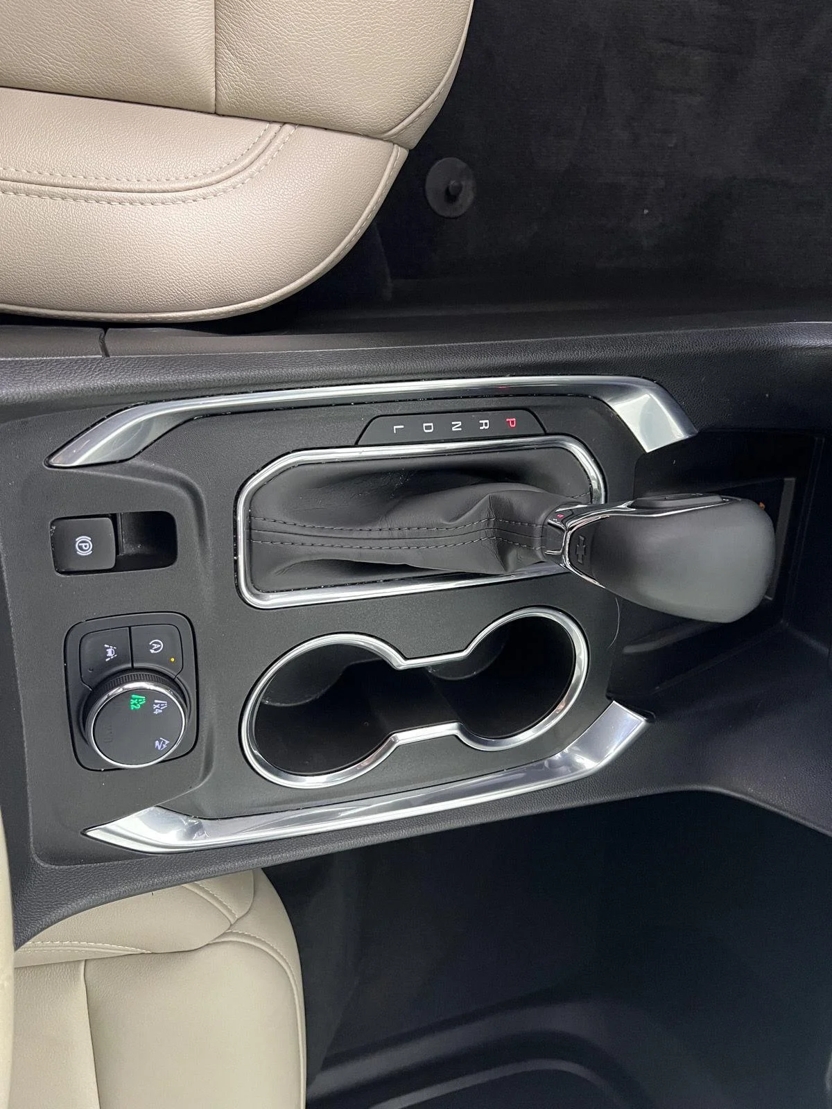 Used 2023 Silver Sage Chevrolet LT Leather image 16