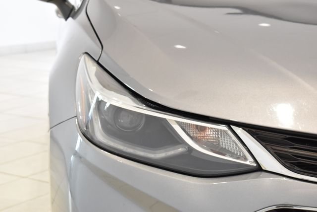 Used 2018 Chevrolet Cruze LT with VIN 1G1BE5SM9J7197968 for sale in Kenosha, WI