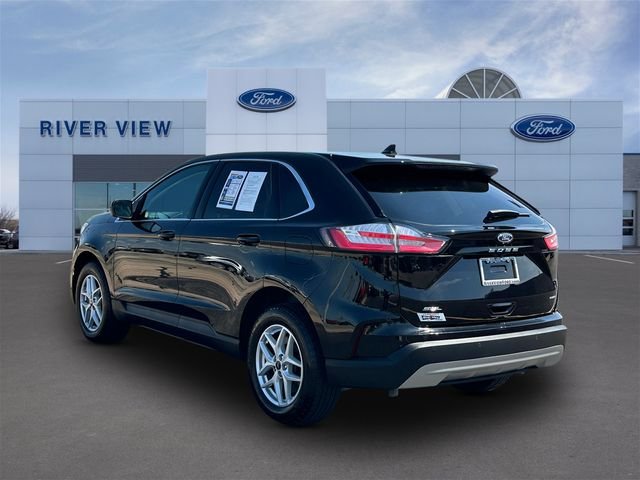 Used 2024 Agate Black Metallic Ford SEL image 4