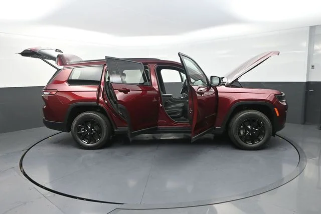 New 2026 Velvet Red Pearl-Coat Exterior Paint Jeep Altitude image 37