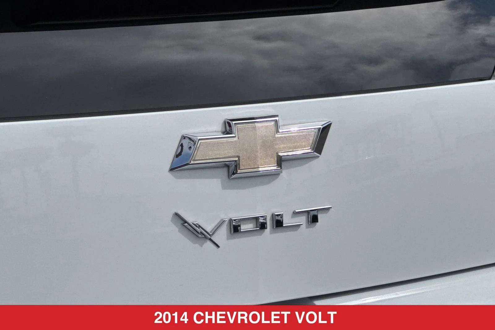 Used 2014 White Chevrolet Base image 27