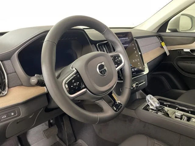 2025 Volvo XC90 Plus - Photo 12
