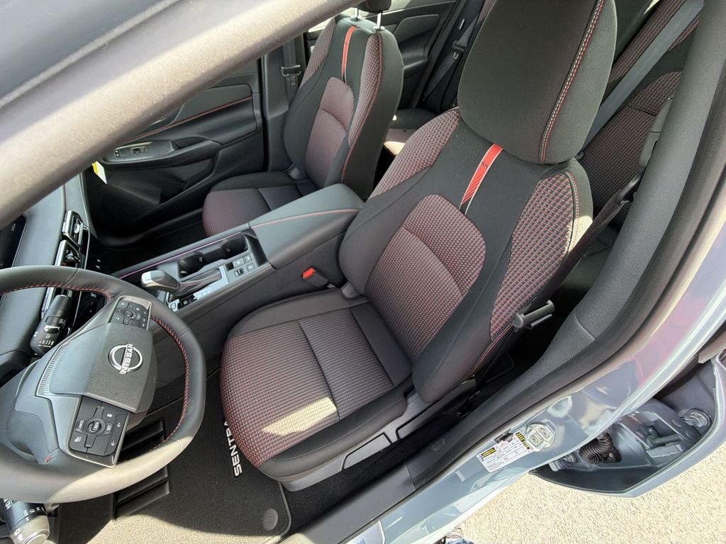 New 2026 Atlantic Gray Metallic / Super Black Two-tone Nissan SR image 11