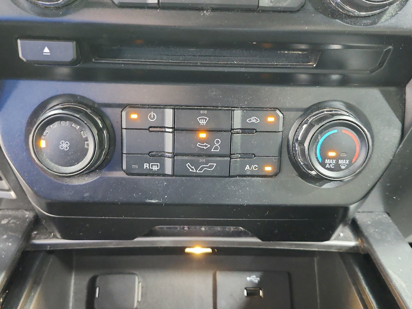 Used 2016 Gray Ford XLT image 16