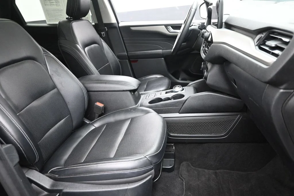 Used 2021 Black Ford SEL image 9