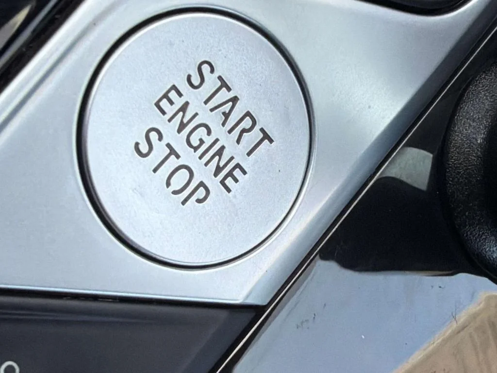 Used 2020 Black Sapphire Metallic BMW sDrive30i image 33