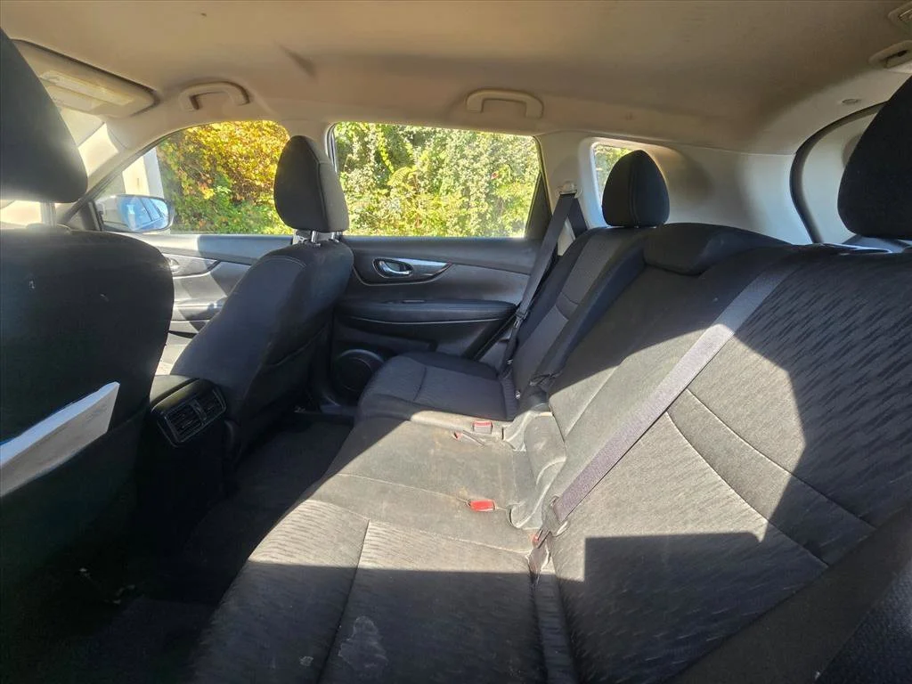 Used 2018 Blue Nissan S image 5