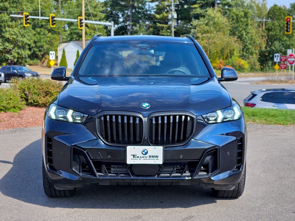 Certified Used 2025 Carbon Black Metallic BMW xDrive40i image 3