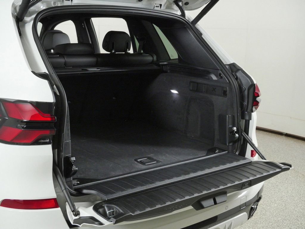 New 2026 Alpine White BMW xDrive40i image 29