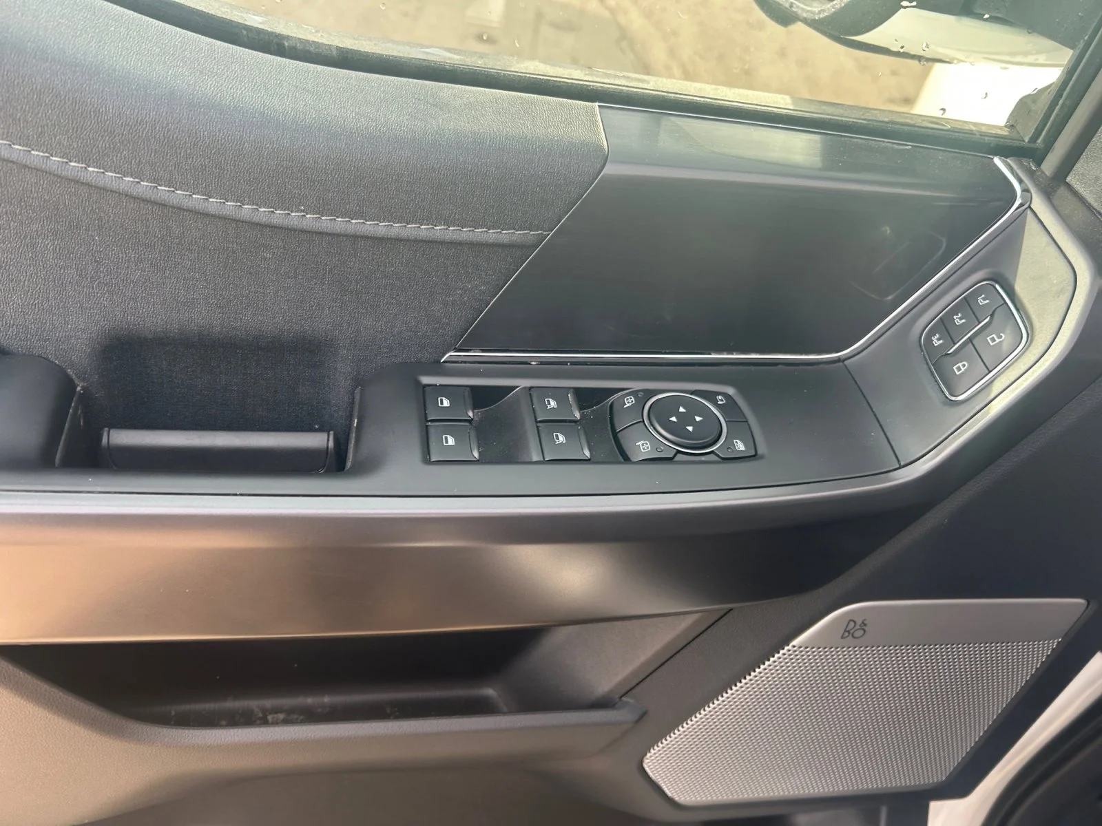 New 2026 Star White Metallic Tri-Coat Ford Lariat* w/ Level Kit, Spoiler, Tonneau  etc image 17