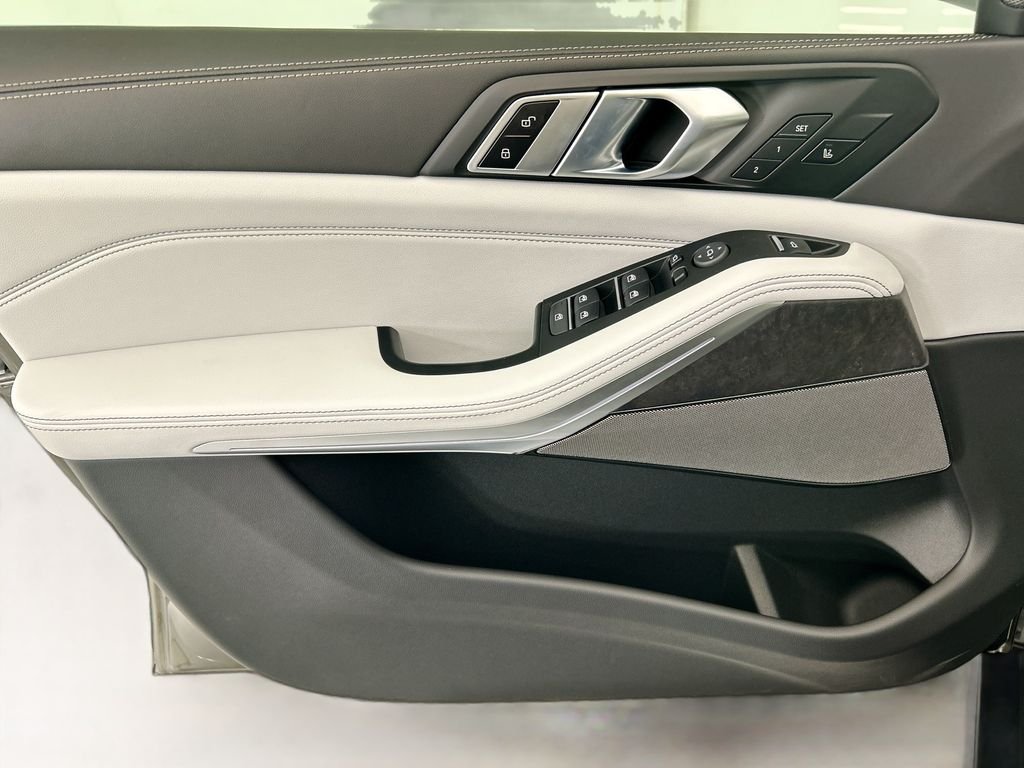 New 2026 Green Metallic BMW sDrive40i image 23