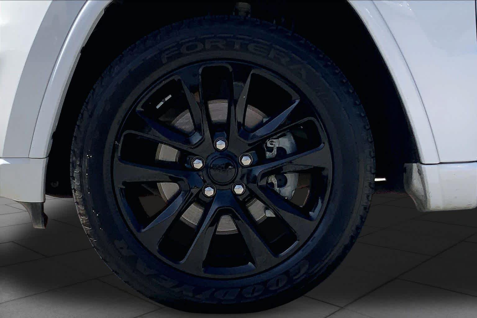 Certified Used 2022 Bright White Clearcoat Jeep Laredo X image 11