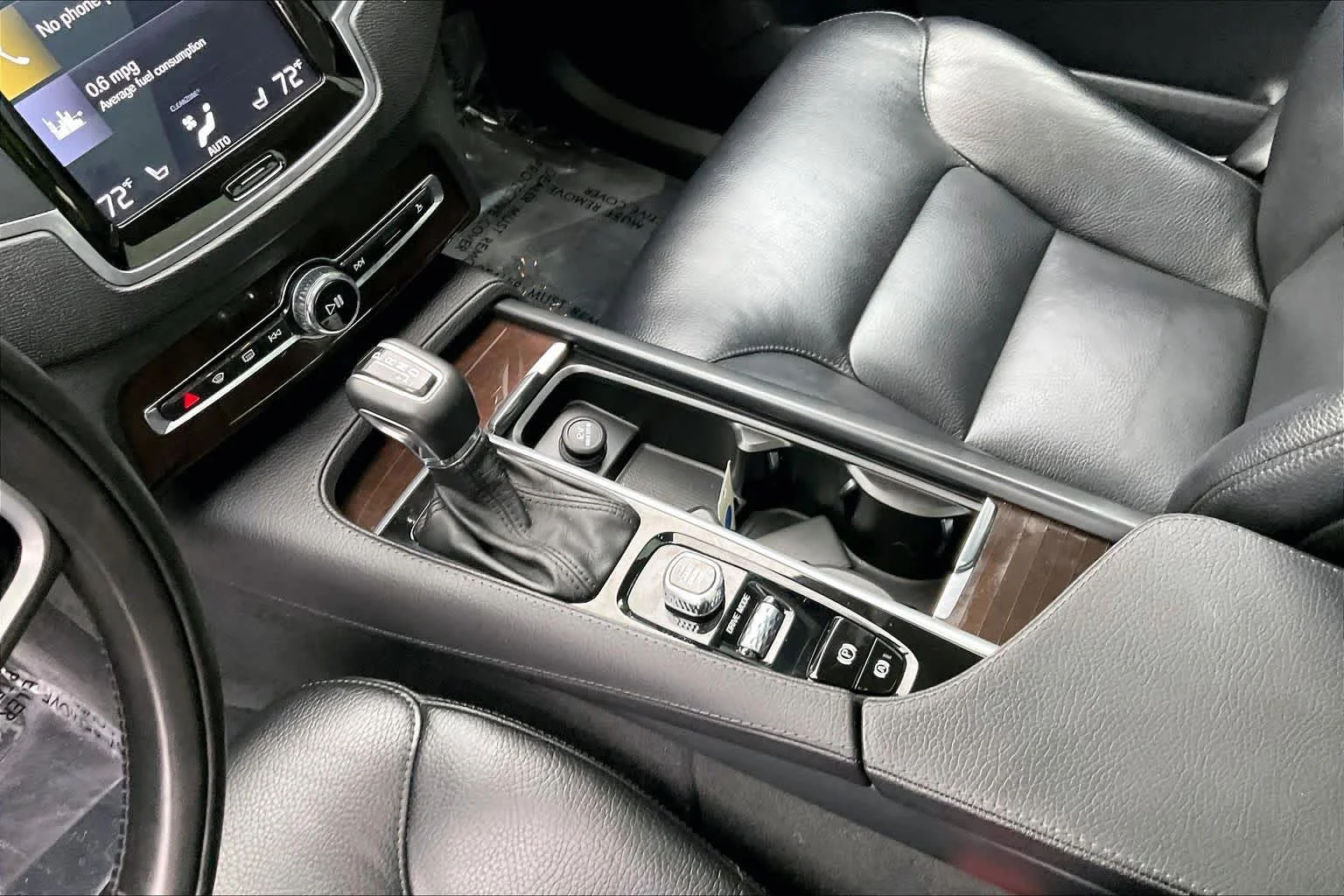 Used 2019 Bright Silver Metallic Volvo Momentum image 16