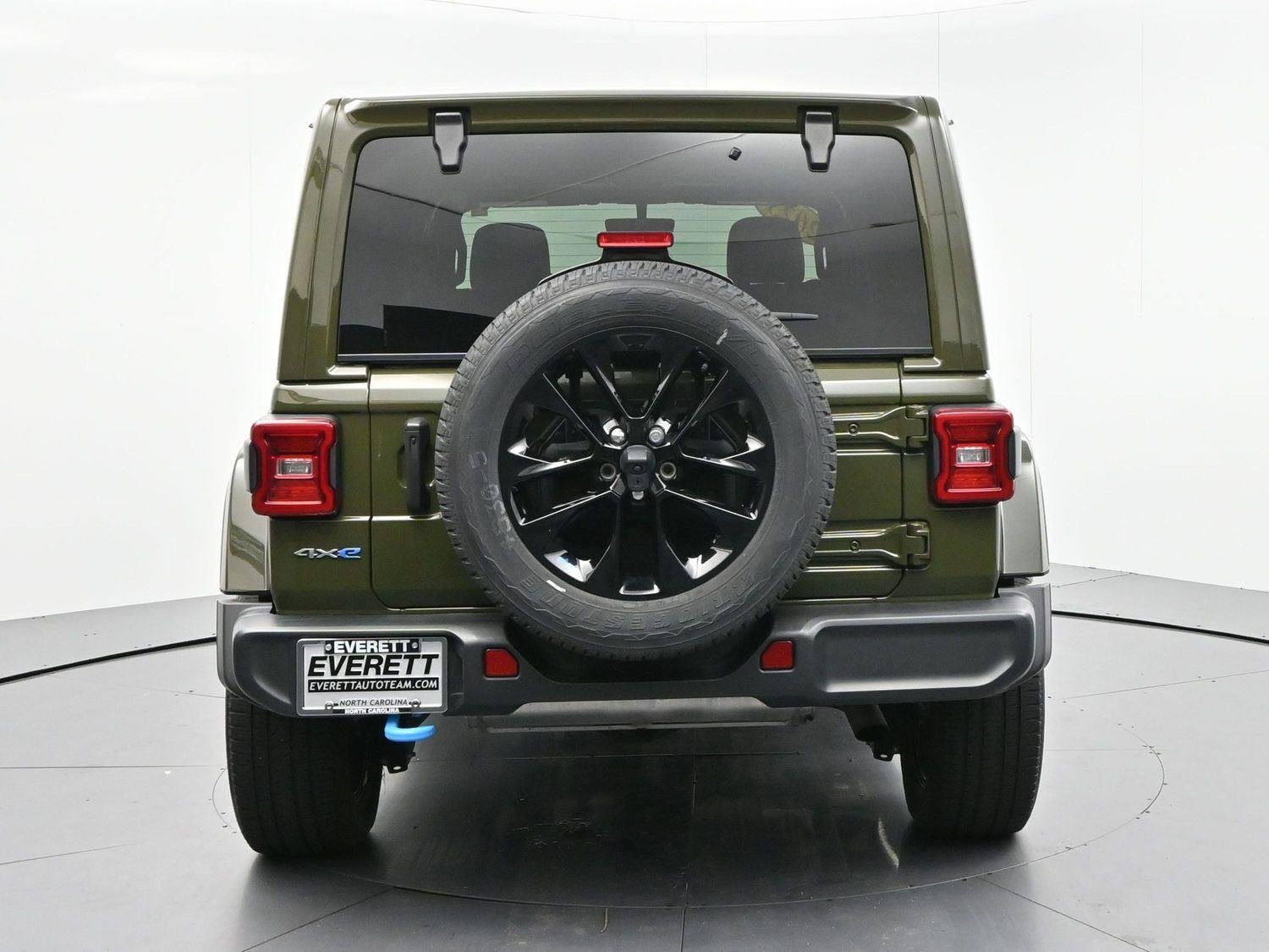 Used 2023 Sarge Green Clearcoat Jeep Sahara image 6
