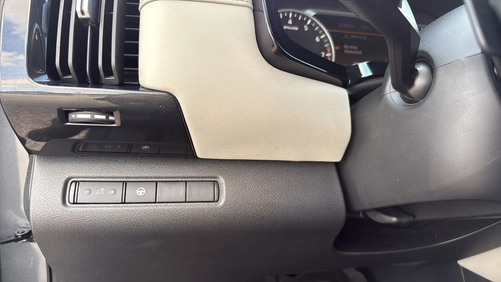 Used 2024 Gray Nissan SV image 17