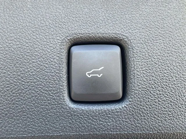 Certified Used 2022 Silver Metallic Ford SE image 9