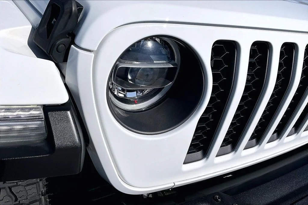 Used 2022 White Jeep Unlimited Rubicon 4xe image 30