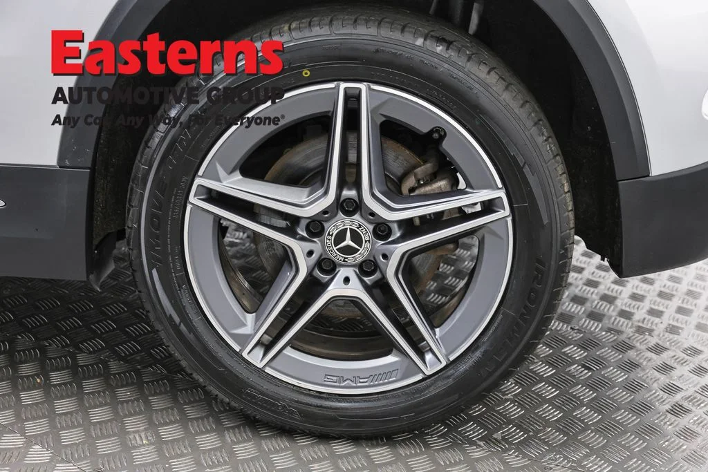 Used 2022 Silver Mercedes-Benz GLA 250 image 33