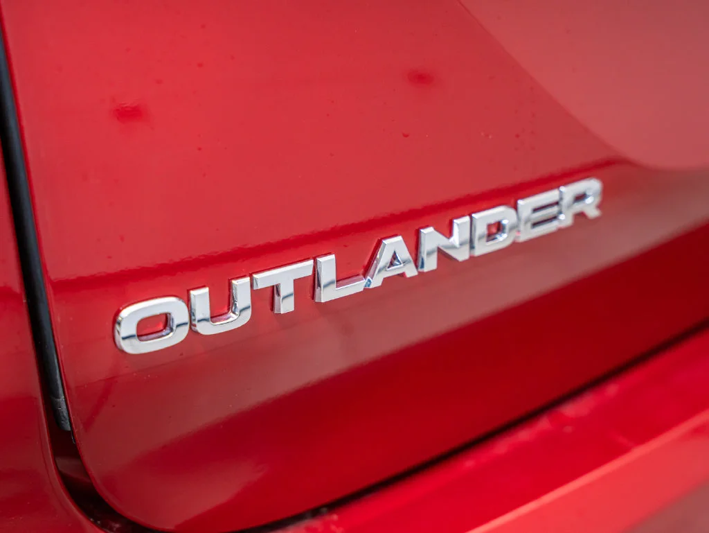 Used 2025 Red Diamond Mitsubishi SEL image 19