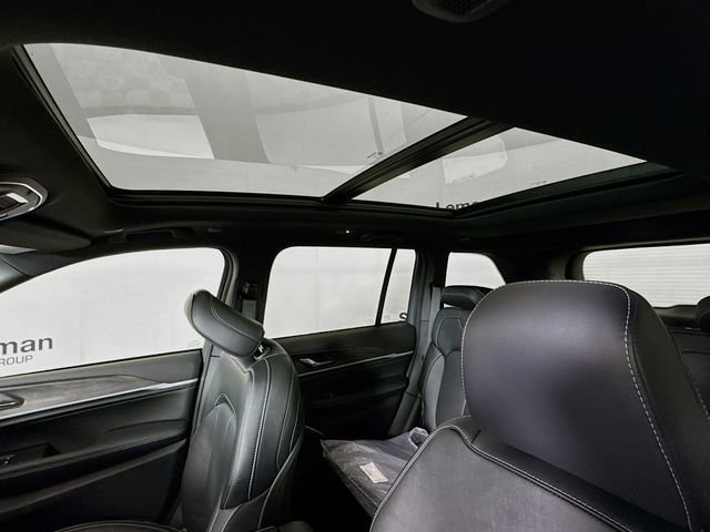 New 2026 Bright White Clear-Coat Exterior Paint Jeep Limited Reserve image 22