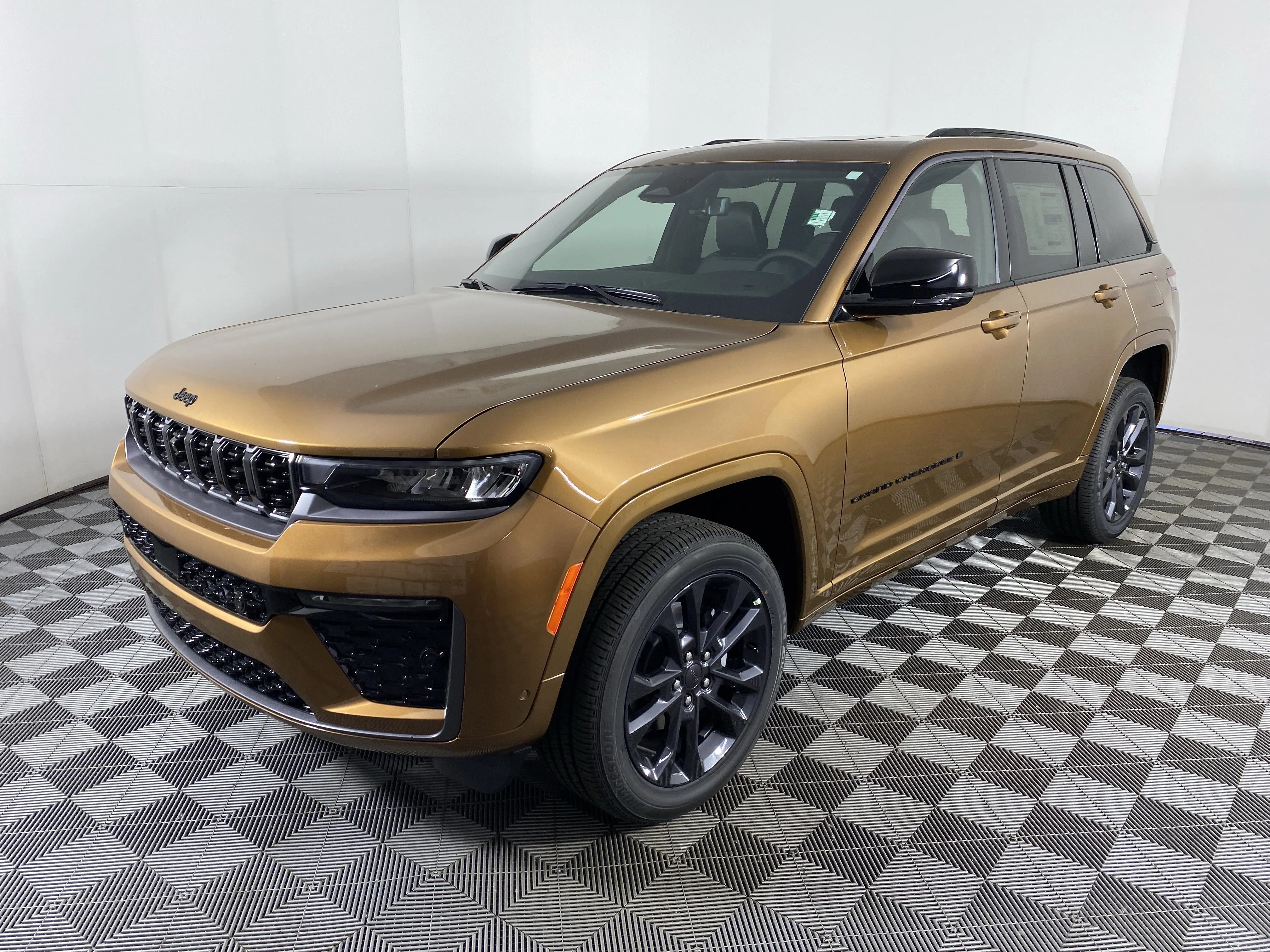 New 2026 Copper Shino Metallic Clear-Coat Exterior Paint Jeep Limited Reserve image 11