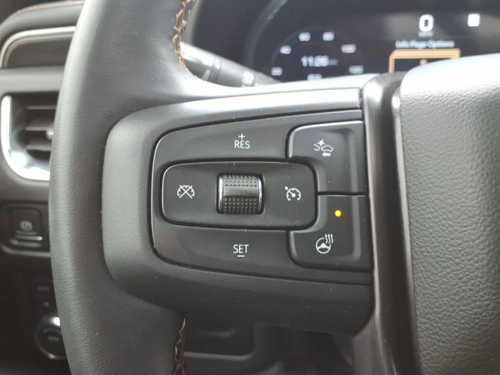 Used 2023 White GMC AT4 image 31