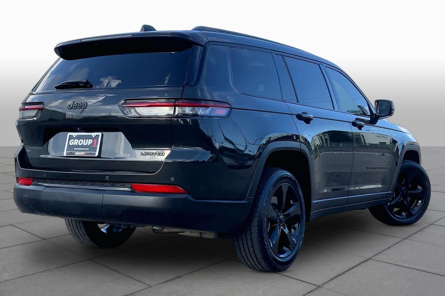 Used 2023 Rocky Mountain Pearlcoat Jeep Limited image 12