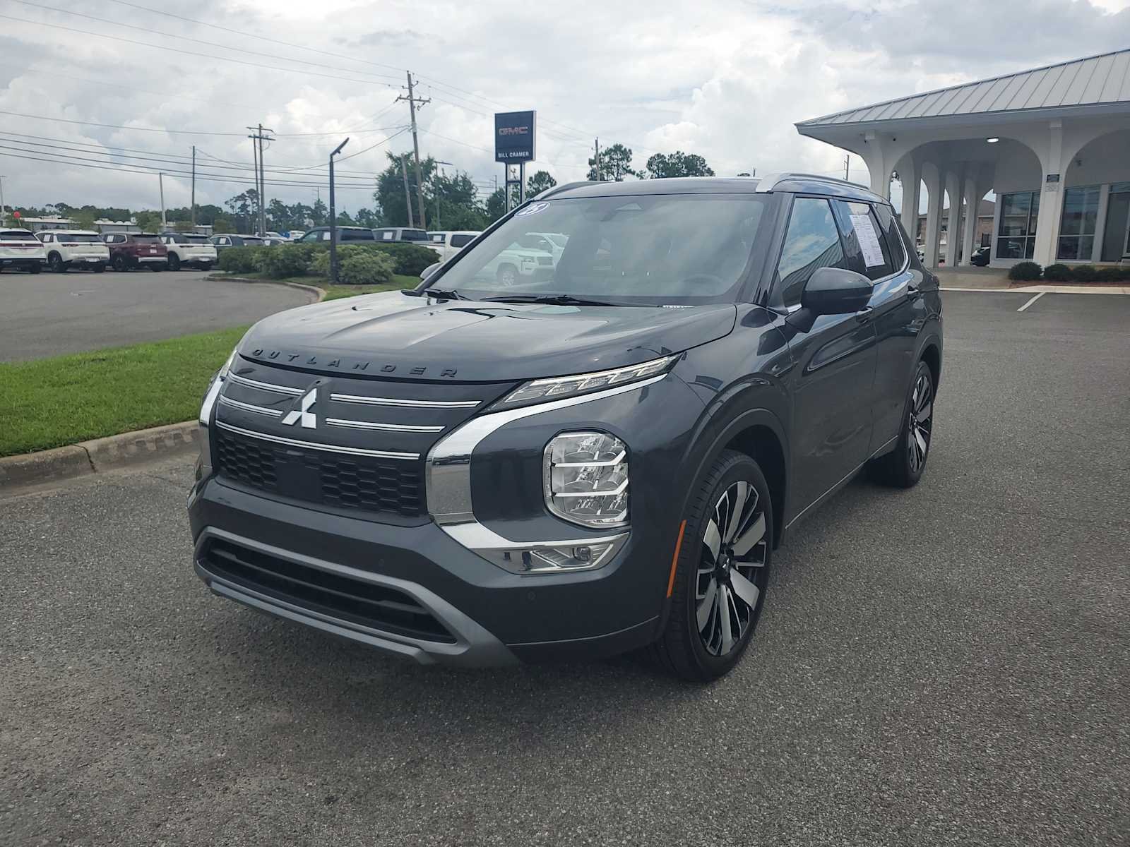 2025 Mitsubishi Outlander SEL 2WD's photo