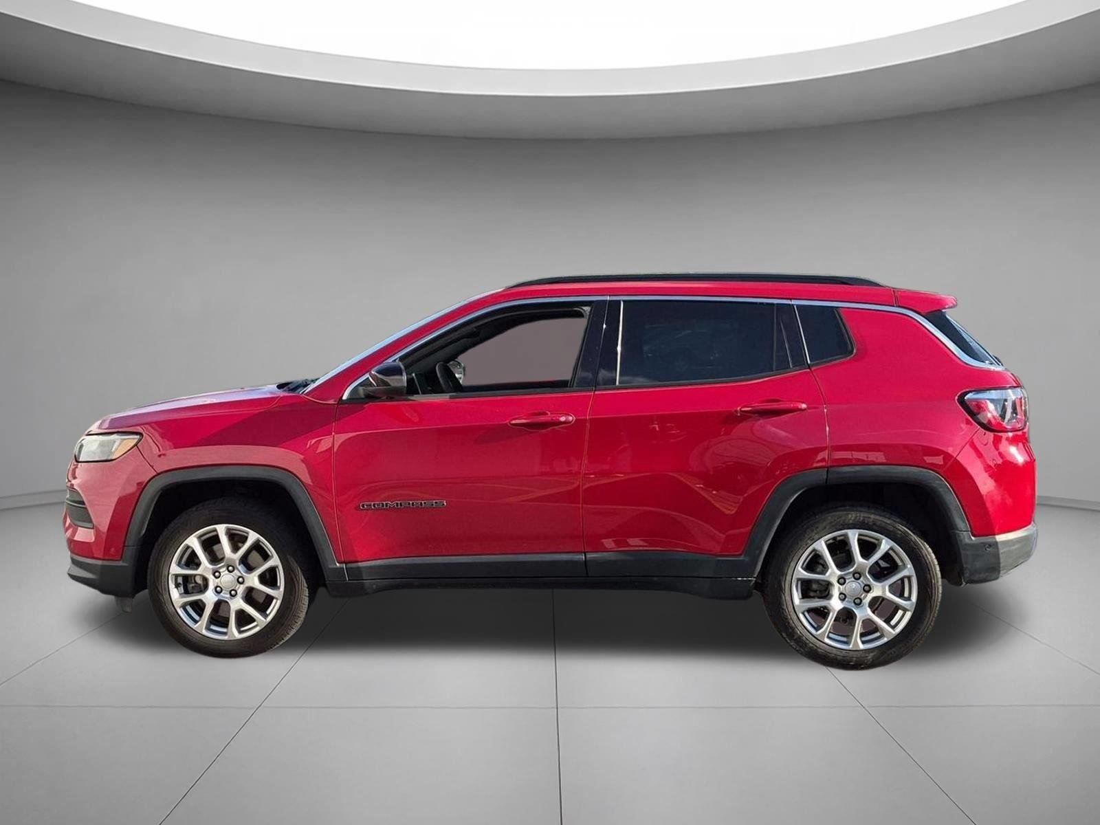 Used 2023 Redline Pearlcoat Jeep Latitude Lux image 2