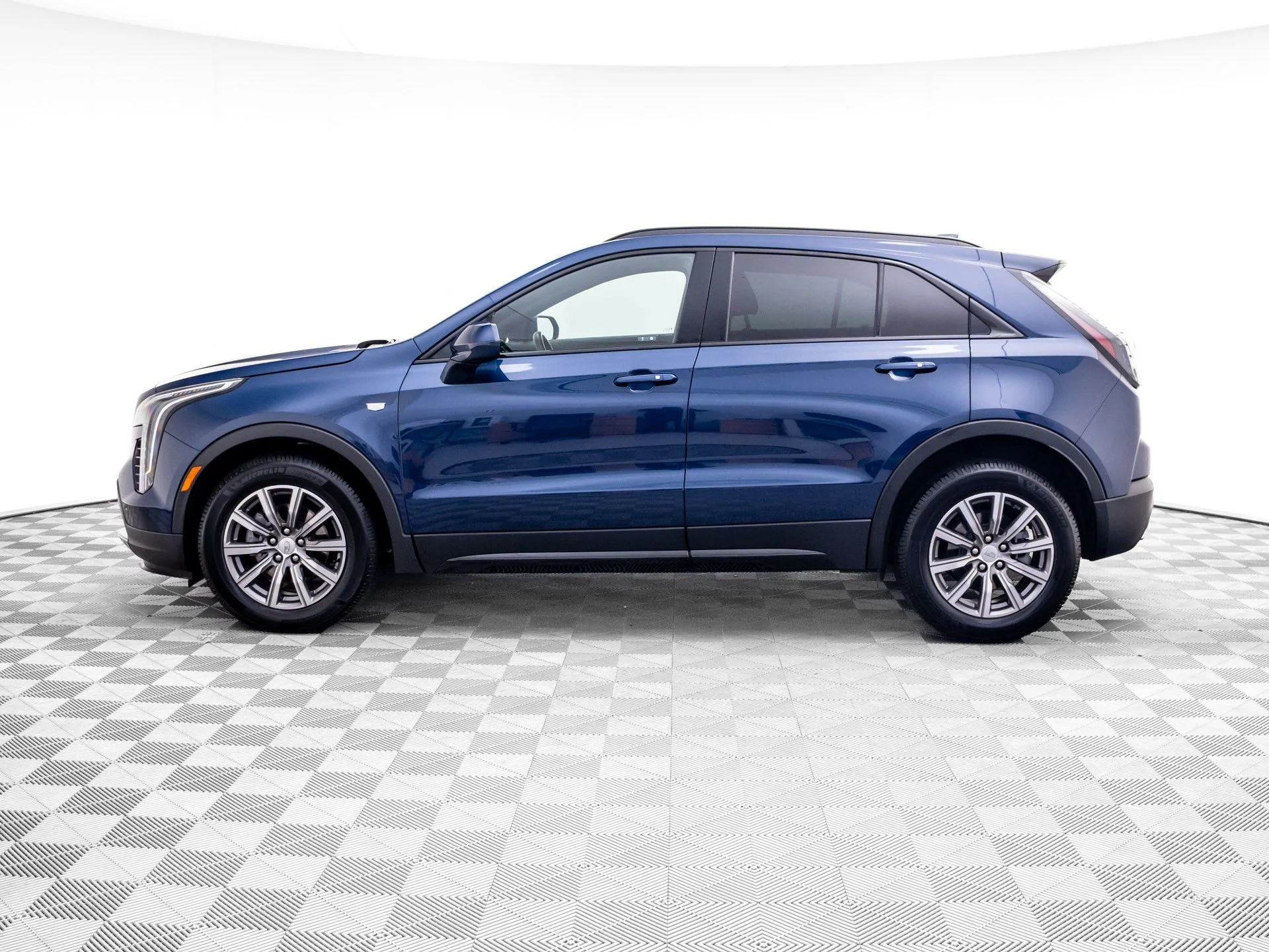 Used 2020 Blue Cadillac Sport image 2