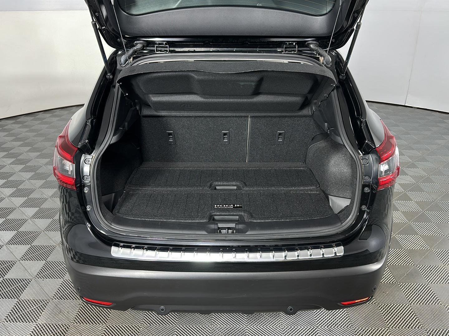 Certified Used 2022 Magnetic Black Pearl Nissan SL image 13