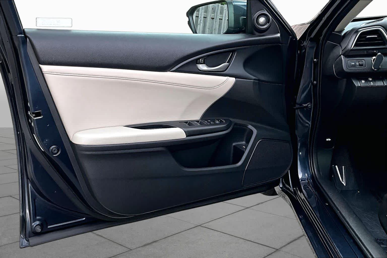 Used 2020 Cosmic Blue Metallic Honda Touring image 22