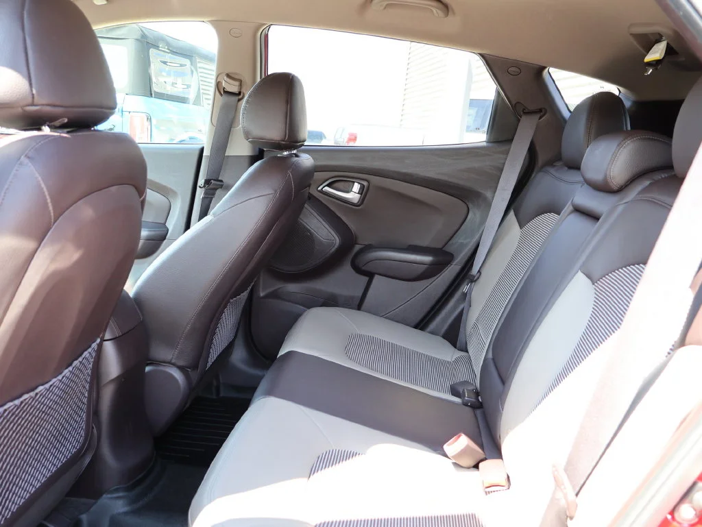 Used 2013 Garnet Red Hyundai GLS image 16