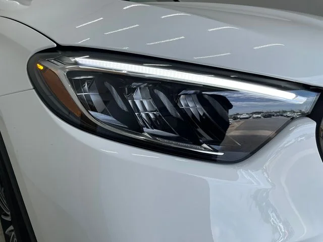 New 2027 White Mercedes-Benz GLC 300 image 32