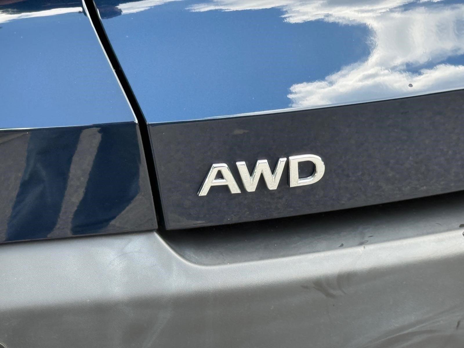 Used 2023 Hermosa Blue INFINITI LUXE image 15