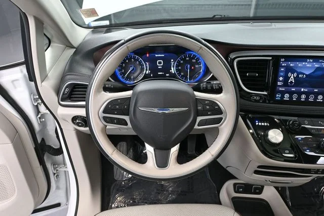 Used 2020 White Chrysler Limited image 26