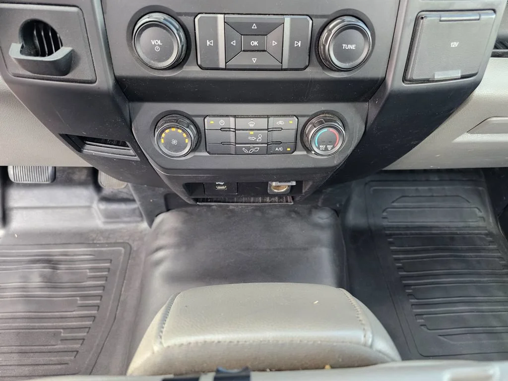 Used 2020 Oxford White Ford XL image 25
