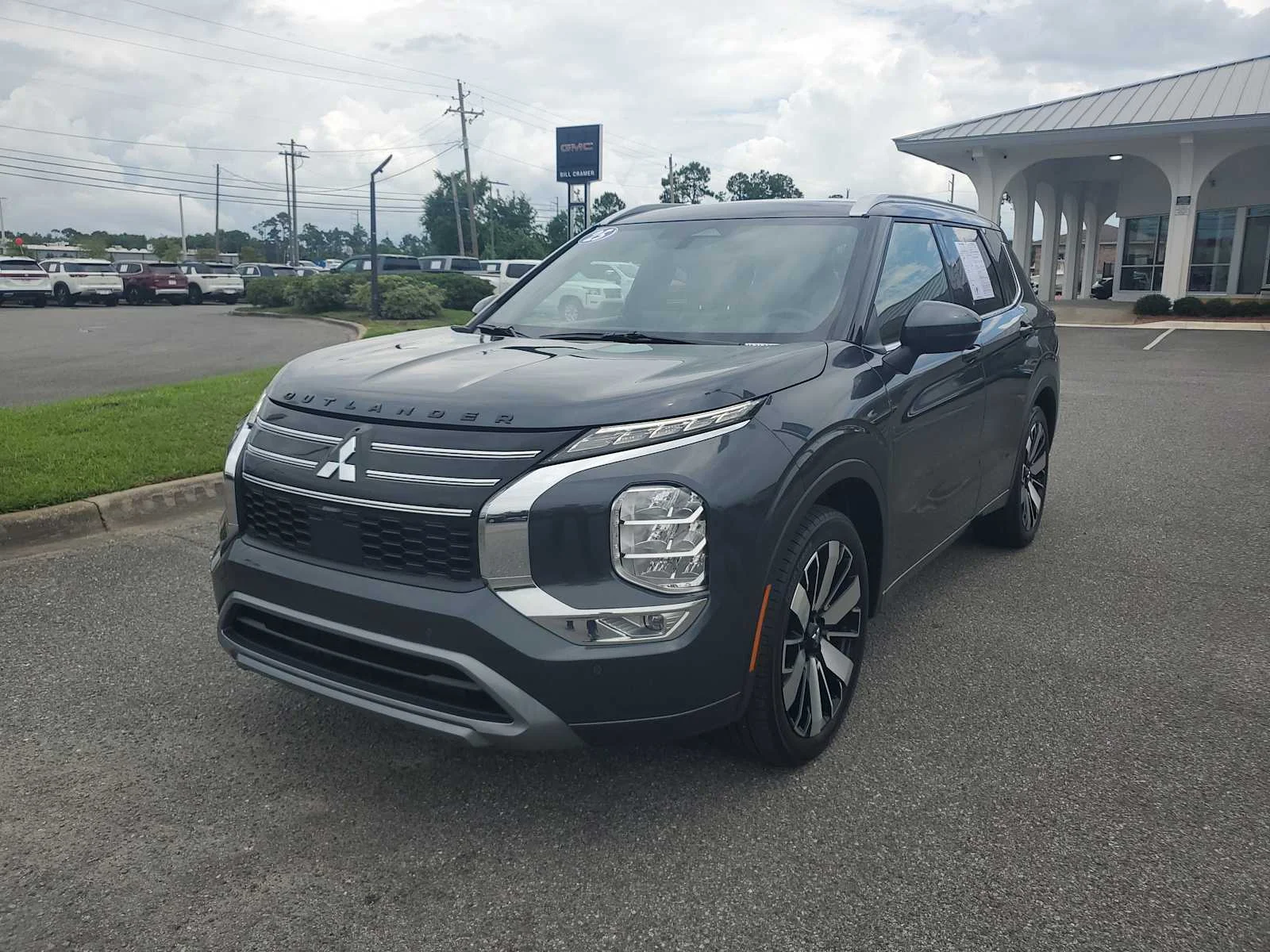 Used 2025 Graphite Gray Gray Mitsubishi SEL image 1