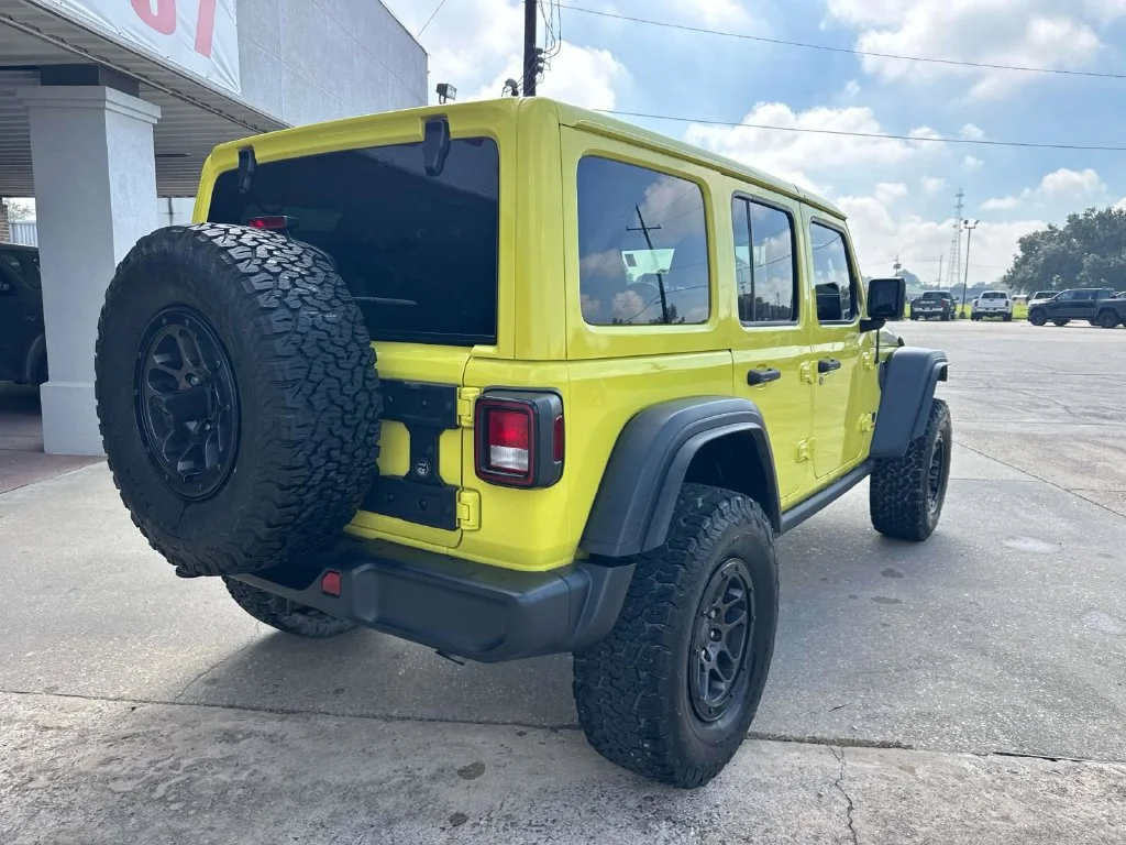 Used 2023 Yellow Jeep High Tide image 17
