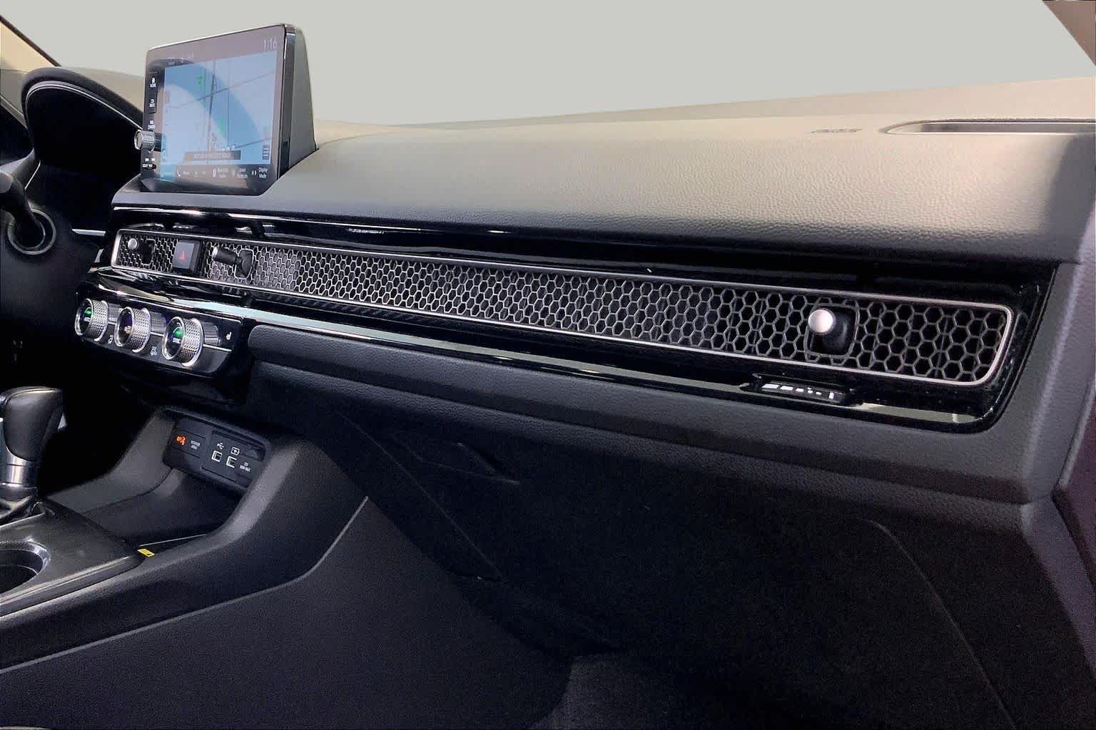 Used 2022 Rallye Red Honda Touring image 18