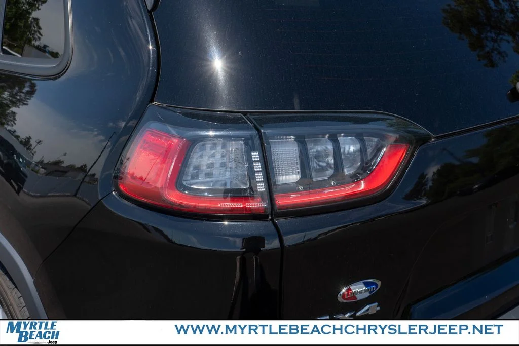 Certified Used 2022 Diamond Black Jeep Latitude Lux image 11