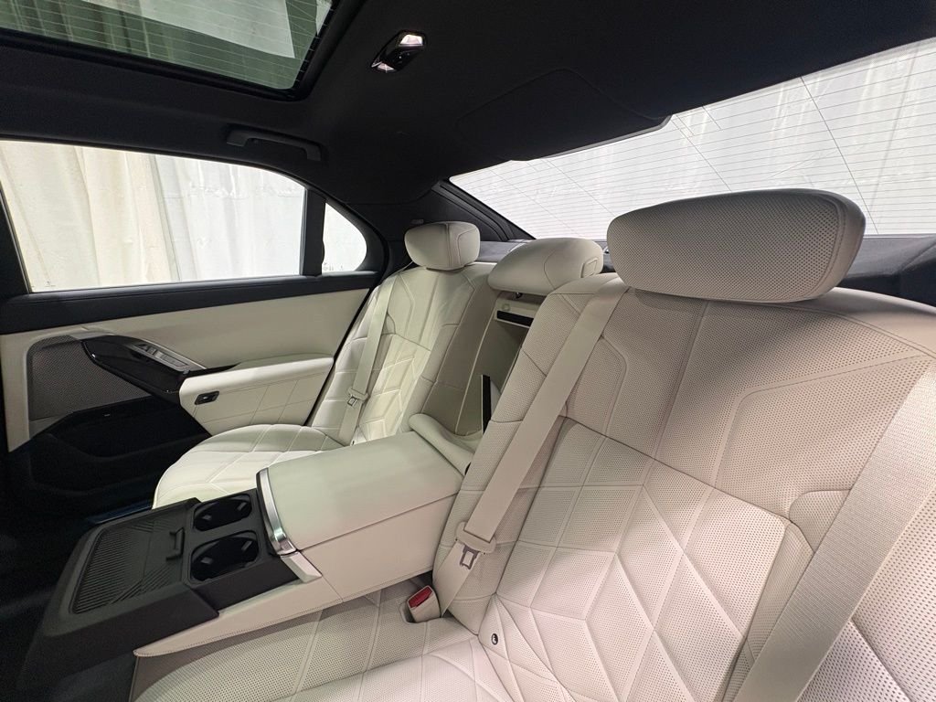 Used 2026 Gray BMW 760i xDrive image 19