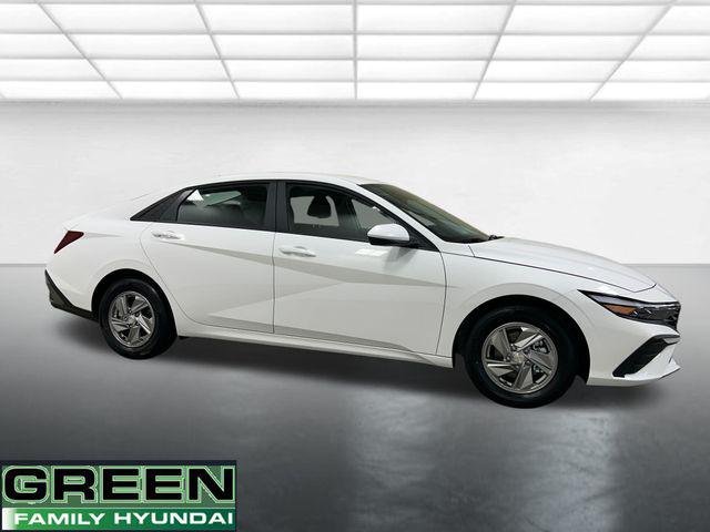 New 2026 White Hyundai SE image 7